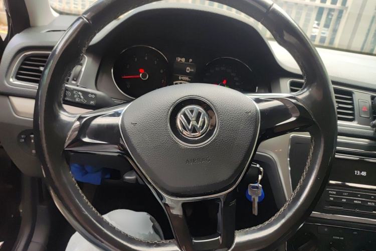 Used Volkswagen Lavida 2015 1.6L Automatic Comfort Edition Steering Wheel