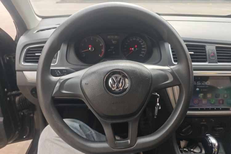 Used Volkswagen Lavida 2015 1.6L Automatic Fashion Edition Steering Wheel