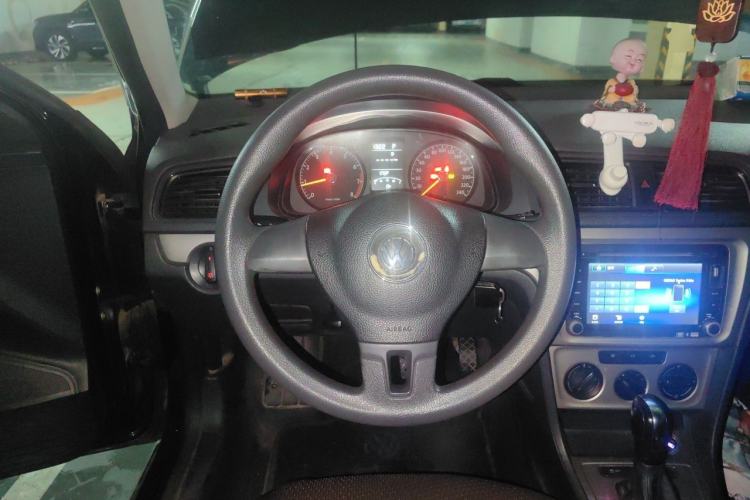 Used Volkswagen Lavida 2015 1.6L Automatic Fashion Edition Steering Wheel