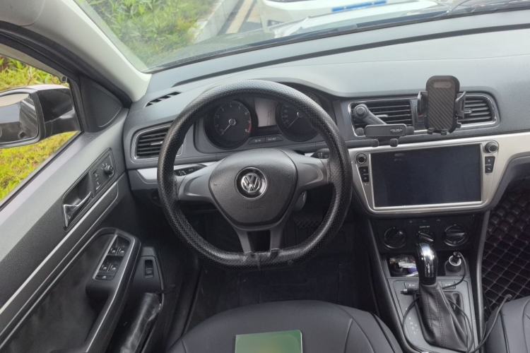 Used Volkswagen Lavida 2015 1.6L Automatic Fashion Edition Steering Wheel