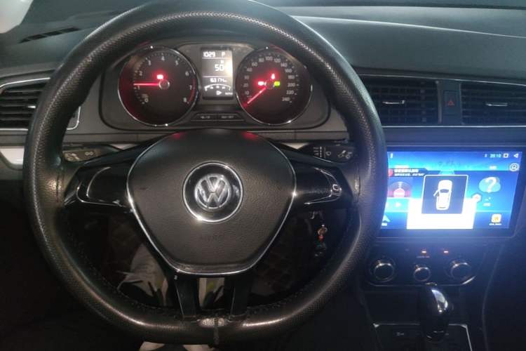 Used Volkswagen Lavida 2015 1.6L Automatic Comfort Edition Steering Wheel