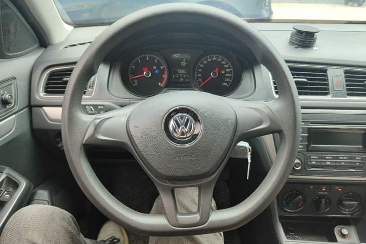 Used Volkswagen Lavida 2015 1.6L Manual Fashion Edition Steering Wheel