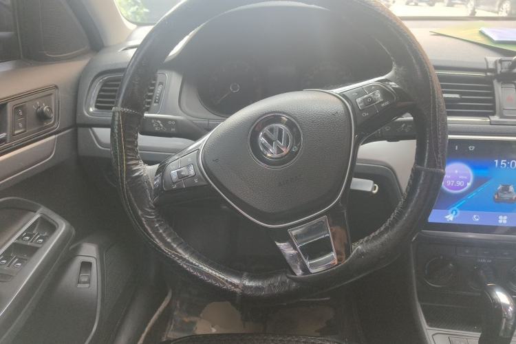 Used Volkswagen Lavida 2015 1.6L Automatic Fashion Edition Steering Wheel