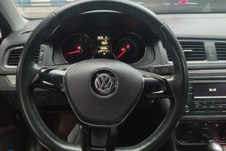 Used Volkswagen Lavida 2015 1.6L Automatic Comfort Edition Steering Wheel