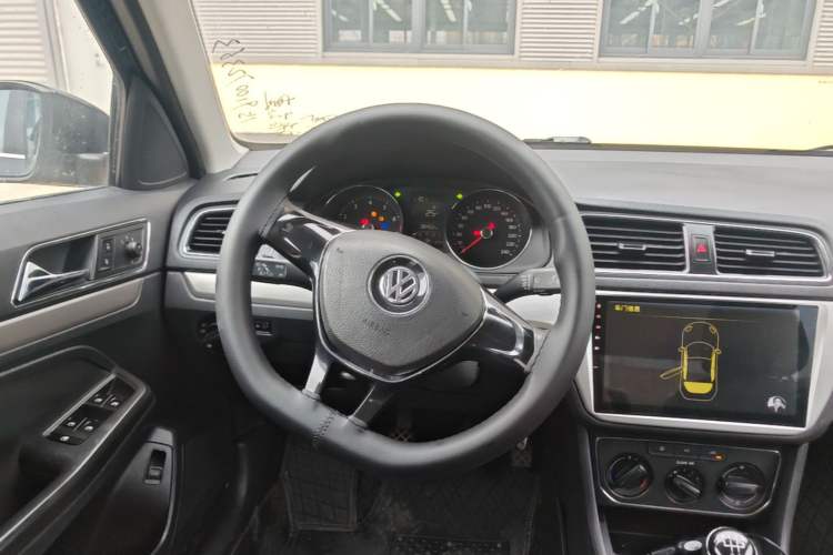 Used Volkswagen Lavida 2015 1.6L Manual Comfort Edition Steering Wheel
