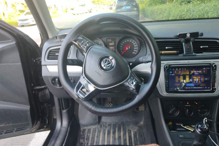 Used Volkswagen Lavida 2015 1.6L Manual Fashion Edition Steering Wheel