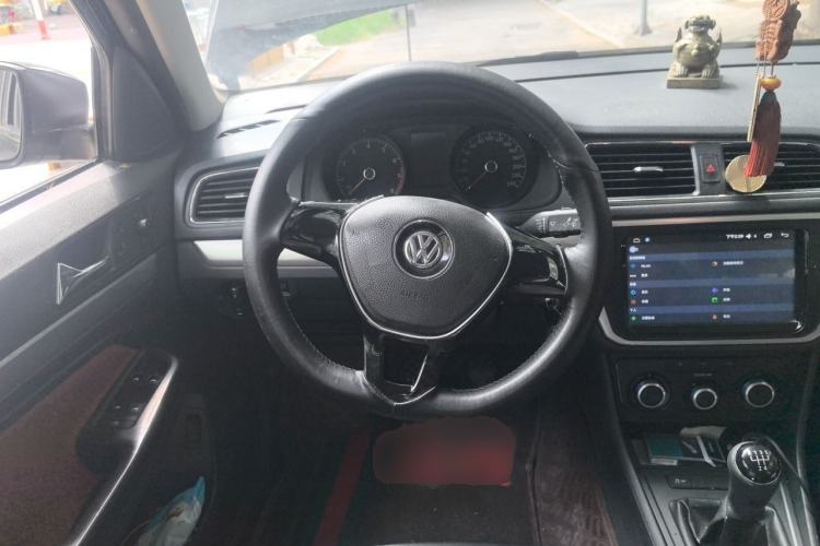 Used Volkswagen Lavida 2015 1.6L Manual Fashion Edition Steering Wheel