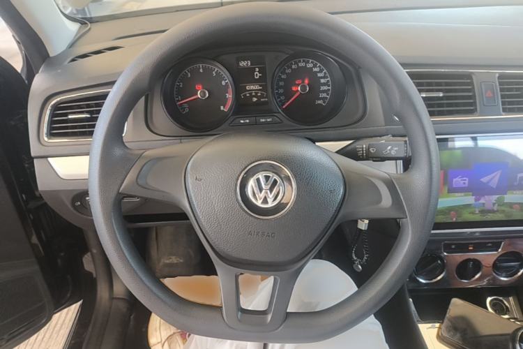 Used Volkswagen Lavida 2015 1.6L Manual Fashion Edition Steering Wheel