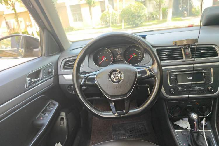 Used Volkswagen Lavida 2015 1.6L Automatic Comfort Edition Steering Wheel