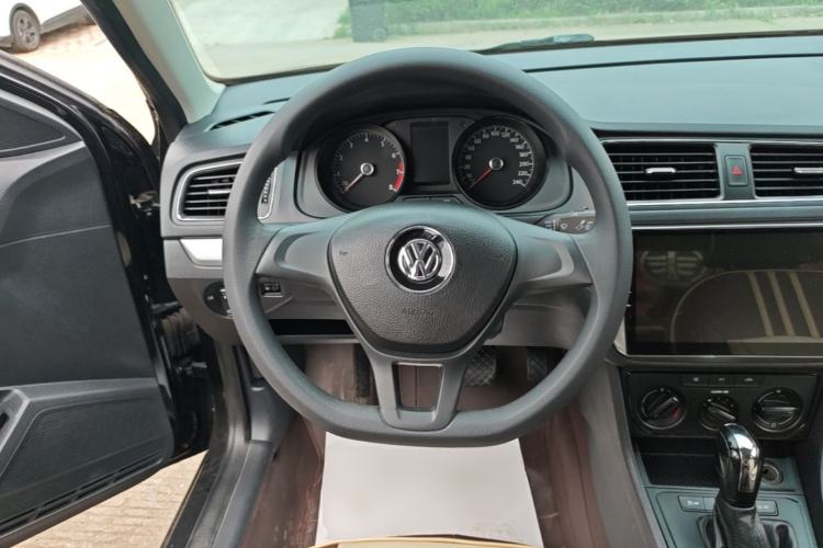 Used Volkswagen Lavida 2015 1.6L Automatic Fashion Edition Steering Wheel