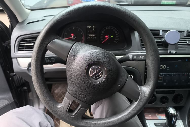 Used Volkswagen Lavida 2015 1.6L Automatic Fashion Edition Steering Wheel