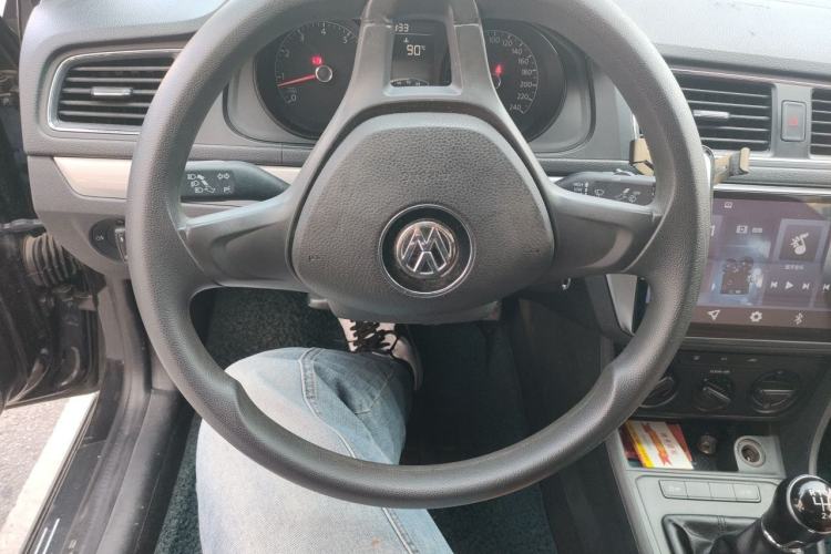 Used Volkswagen Lavida 2015 1.6L Manual Fashion Edition Steering Wheel