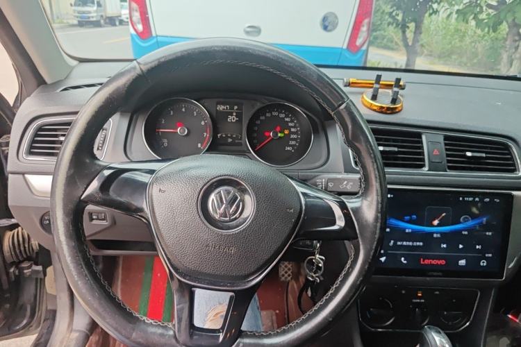Used Volkswagen Lavida 2015 1.6L Automatic Comfort Edition Steering Wheel