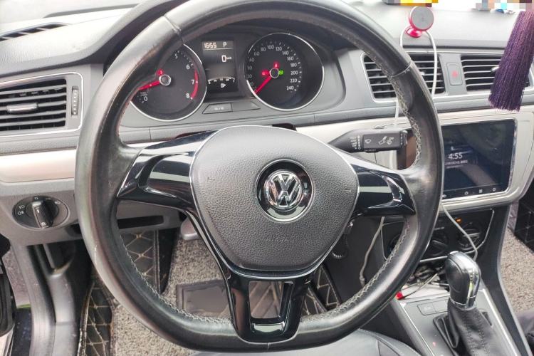Used Volkswagen Lavida 2015 1.6L Automatic Comfort Edition Steering Wheel