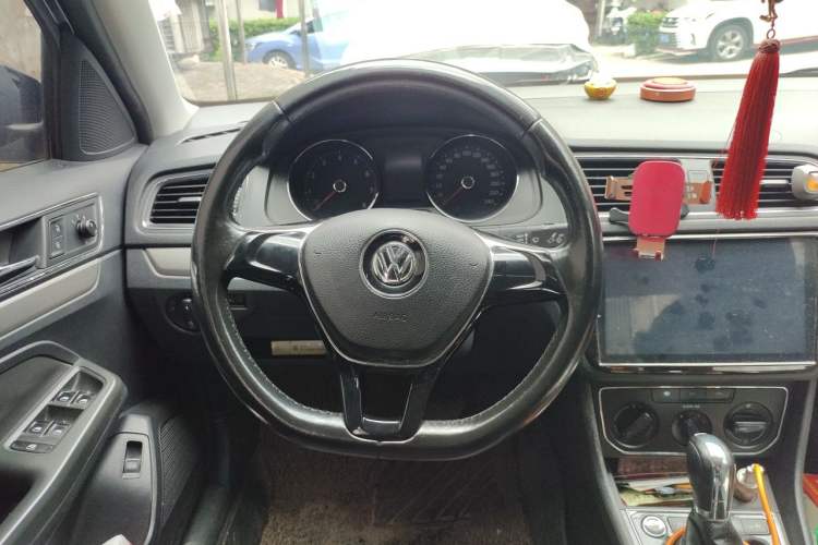 Used Volkswagen Lavida 2015 1.6L Automatic Comfort Edition Steering Wheel