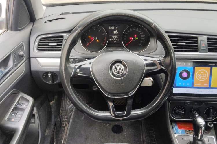 Used Volkswagen Lavida 2015 1.6L Automatic Comfort Edition Steering Wheel