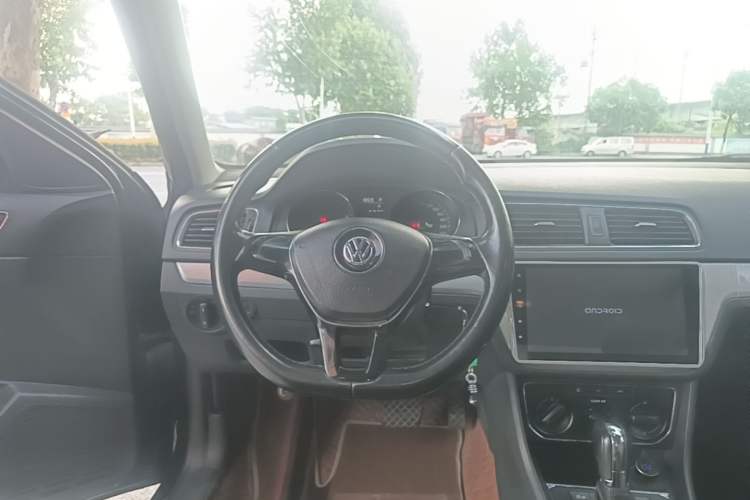 Used Volkswagen Lavida 2015 1.6L Automatic Comfort Edition Steering Wheel