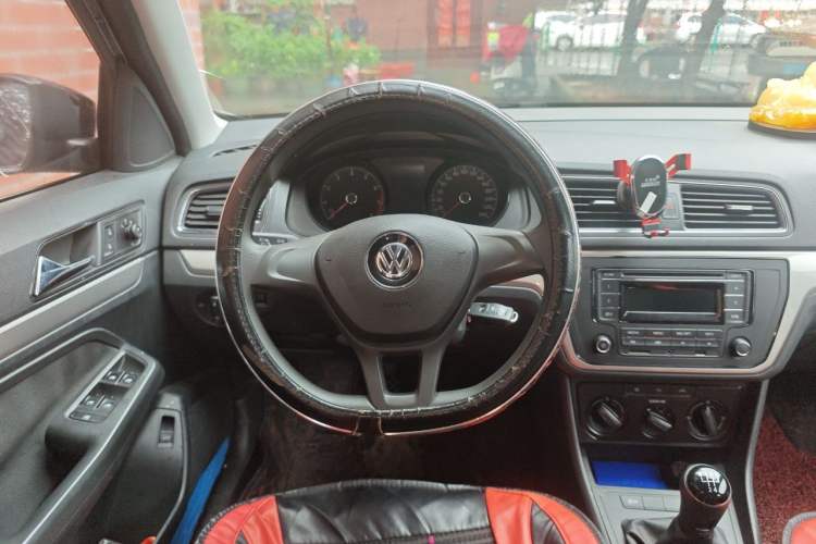 Used Volkswagen Lavida 2015 1.6L Manual Fashion Edition Steering Wheel