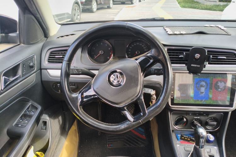 Used Volkswagen Lavida 2015 1.6L Automatic Comfort Edition Steering Wheel