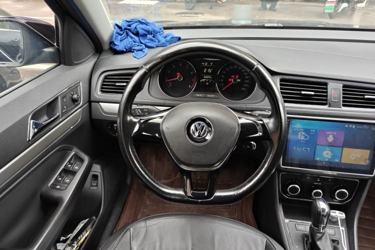 Used Volkswagen Lavida 2015 1.6L Automatic Comfort Edition Steering Wheel