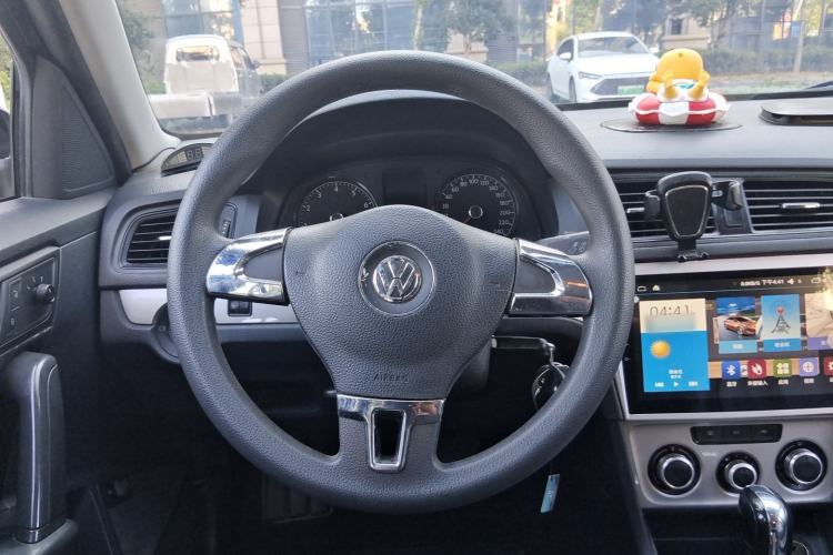 Used Volkswagen Lavida 2015 1.6L Automatic Fashion Edition Steering Wheel