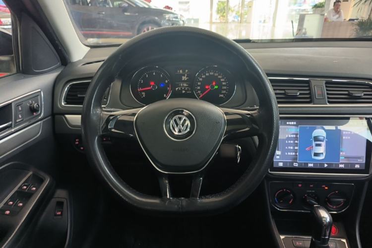 Used Volkswagen Lavida 2015 1.6L Automatic Comfort Edition Steering Wheel