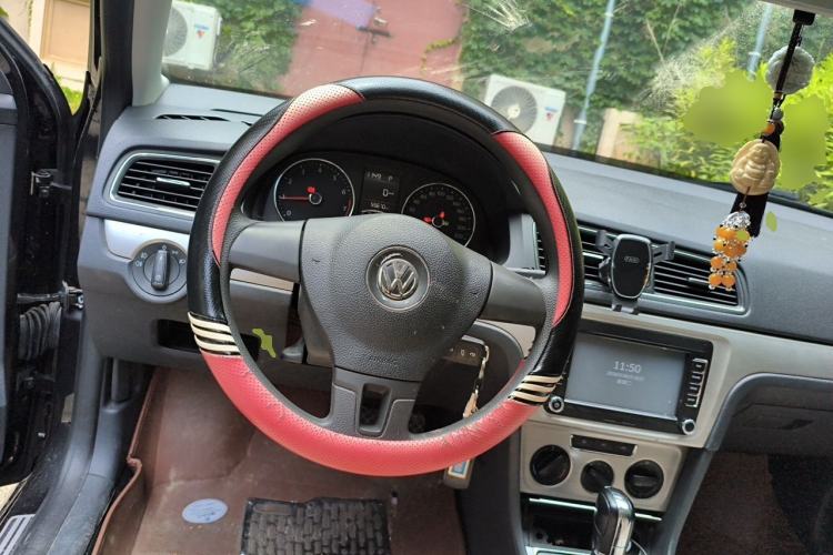Used Volkswagen Lavida 2015 1.6L Automatic Comfort Edition Steering Wheel