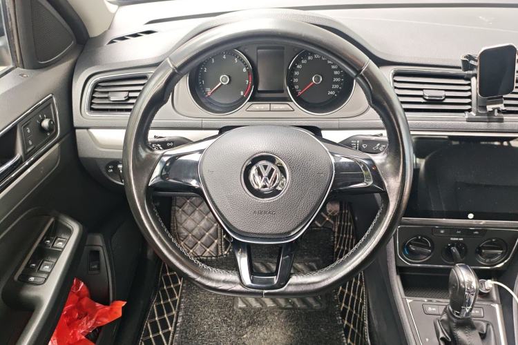 Used Volkswagen Lavida 2015 1.6L Automatic Comfort Edition Steering Wheel