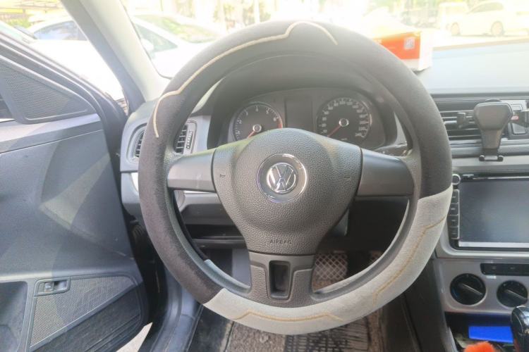 Used Volkswagen Lavida 2015 1.6L Automatic Fashion Edition Steering Wheel