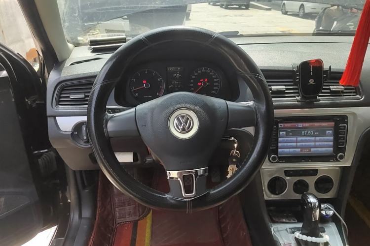 Used Volkswagen Lavida 2015 1.6L Automatic Fashion Edition Steering Wheel