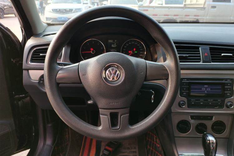Used Volkswagen Lavida 2015 1.6L Automatic Comfort Edition Steering Wheel