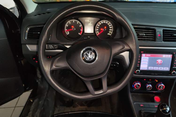 Used Volkswagen Lavida 2015 1.6L Manual Fashion Edition Steering Wheel