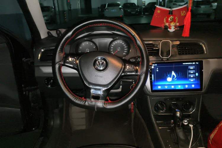 Used Volkswagen Lavida 2015 1.6L Automatic Comfort Edition Steering Wheel