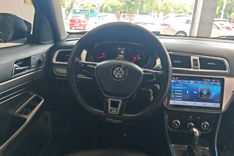 Used Volkswagen Lavida 2015 1.6L Automatic Comfort Edition Steering Wheel