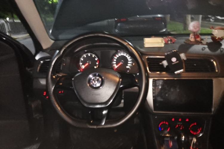 Used Volkswagen Lavida 2015 1.6L Automatic Comfort Edition Steering Wheel