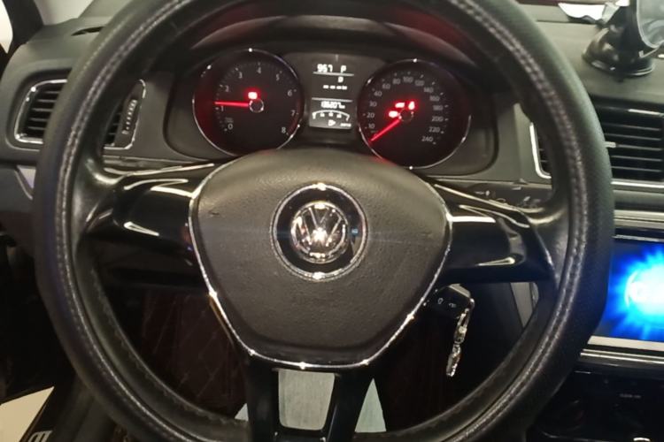 Used Volkswagen Lavida 2015 1.6L Automatic Comfort Edition Steering Wheel