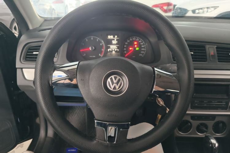 Used Volkswagen Lavida 2015 1.6L Automatic Fashion Edition Steering Wheel