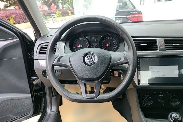 Used Volkswagen Lavida 2015 1.6L Manual Fashion Edition Steering Wheel