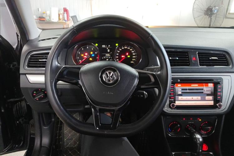 Used Volkswagen Lavida 2015 1.6L Automatic Comfort Edition Steering Wheel