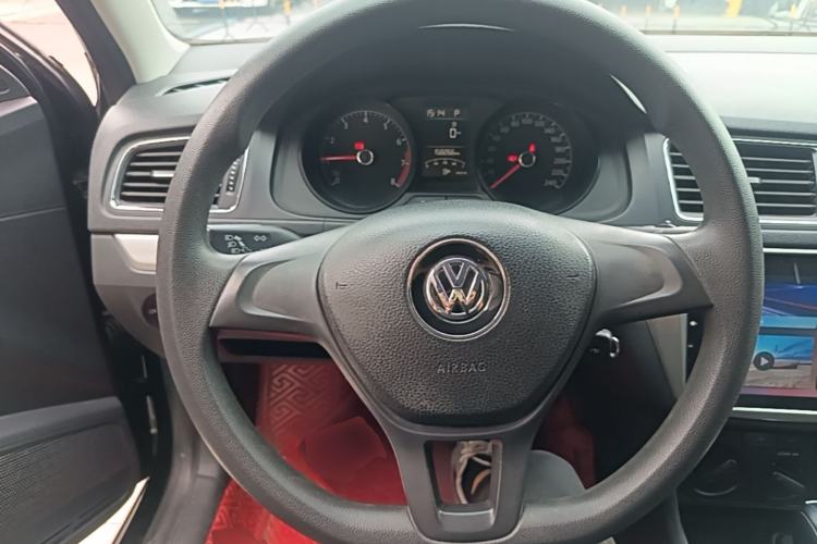 Used Volkswagen Lavida 2015 1.6L Automatic Fashion Edition Steering Wheel
