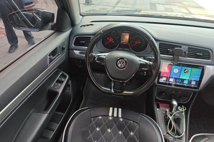 Used Volkswagen Lavida 2015 1.6L Automatic Comfort Edition Steering Wheel