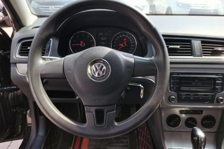 Used Volkswagen Lavida 2015 1.6L Automatic Comfort Edition Steering Wheel