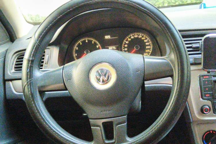 Used Volkswagen Lavida 2015 1.6L Automatic Fashion Edition Steering Wheel