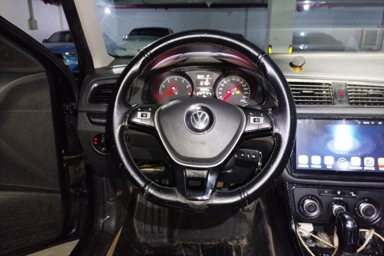 Used Volkswagen Lavida 2015 1.6L Automatic Fashion Edition Steering Wheel