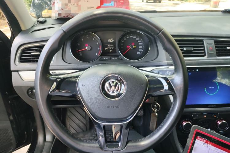 Used Volkswagen Lavida 2015 1.6L Automatic Comfort Edition Steering Wheel
