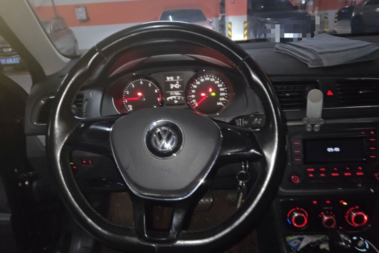 Used Volkswagen Lavida 2015 1.6L Automatic Comfort Edition Steering Wheel