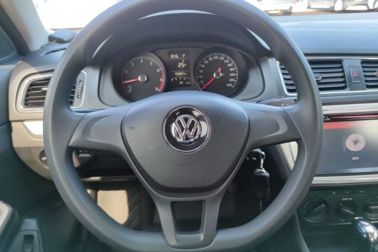 Used Volkswagen Lavida 2015 1.6L Automatic Fashion Edition Steering Wheel