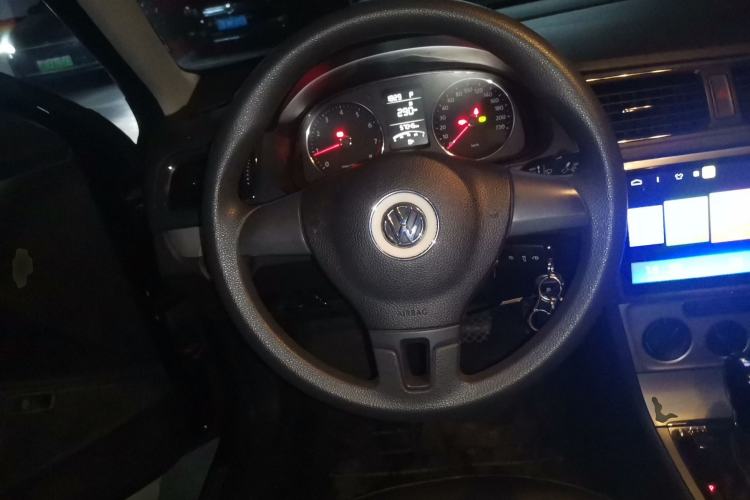 Used Volkswagen Lavida 2015 1.6L Automatic Comfort Edition Steering Wheel