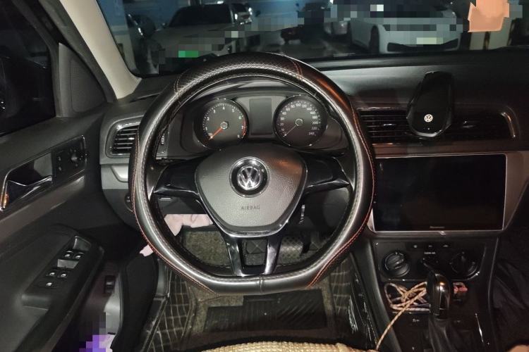 Used Volkswagen Lavida 2015 1.6L Automatic Comfort Edition Steering Wheel