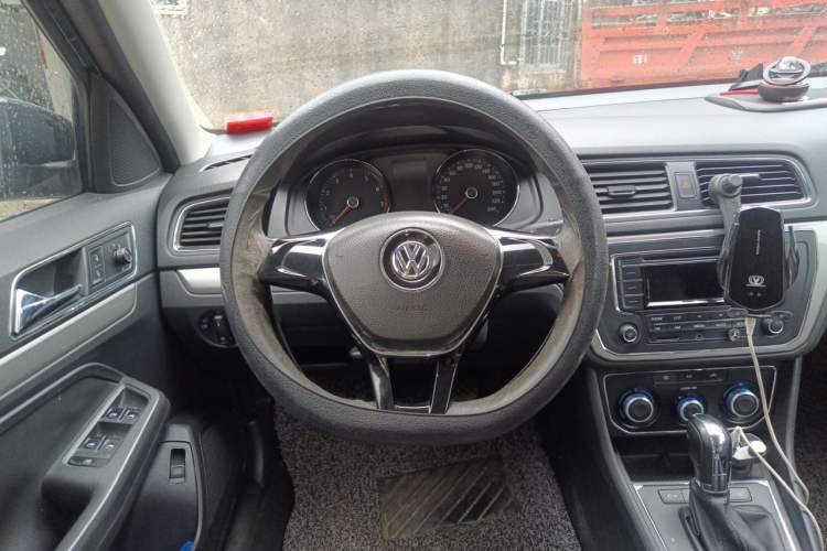 Used Volkswagen Lavida 2015 1.6L Automatic Comfort Edition Steering Wheel